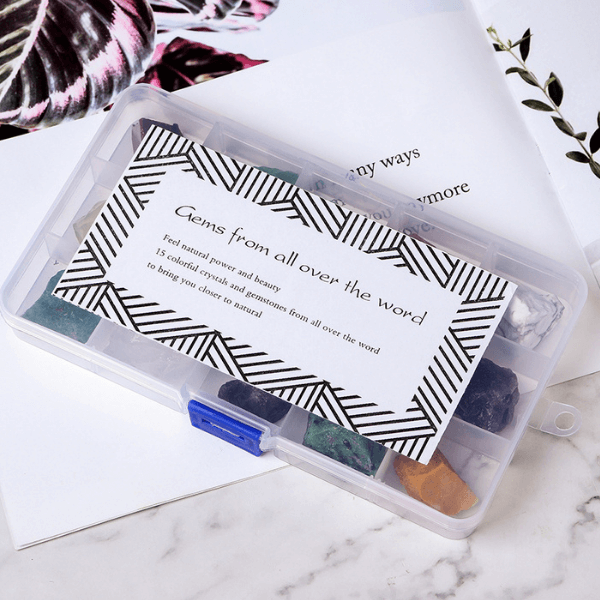 Coleção Astral Cristal com 15 pedras naturais dentro de uma exclusiva caixa transparente na loja Vida Astral Zen