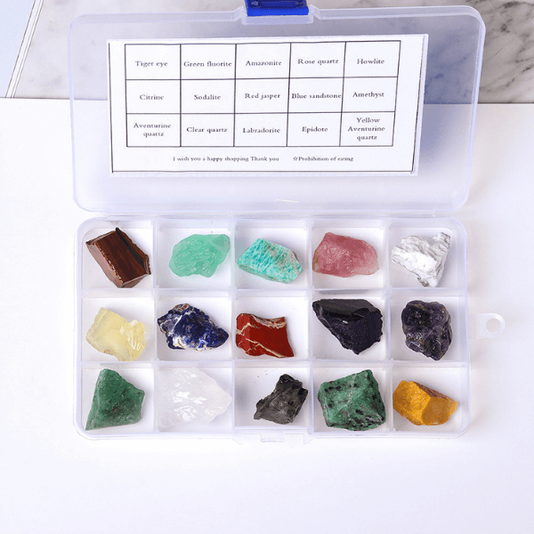 Coleção Astral Cristal com 15 pedras naturais dentro de uma exclusiva caixa transparente na loja Vida Astral Zen