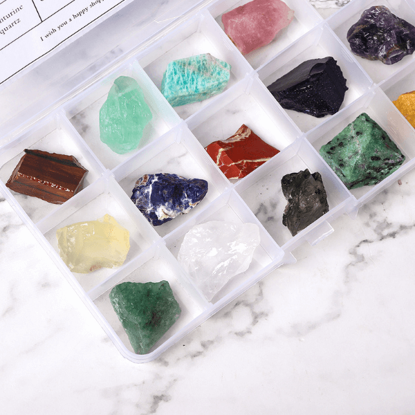 Coleção Astral Cristal com 15 pedras naturais dentro de uma exclusiva caixa transparente na loja Vida Astral Zen